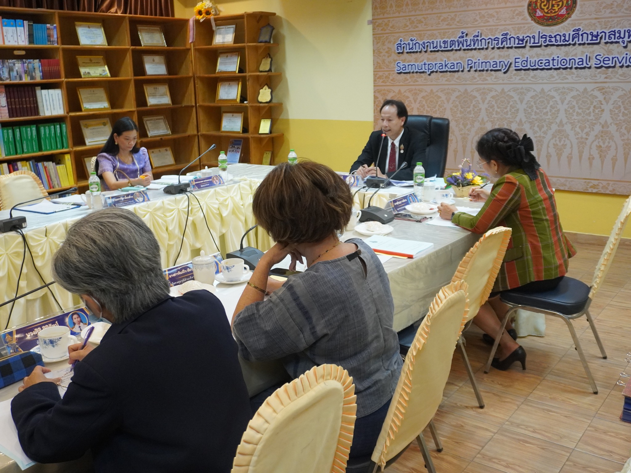 จัดประชุม อ.ก.ค.ศ. (15)