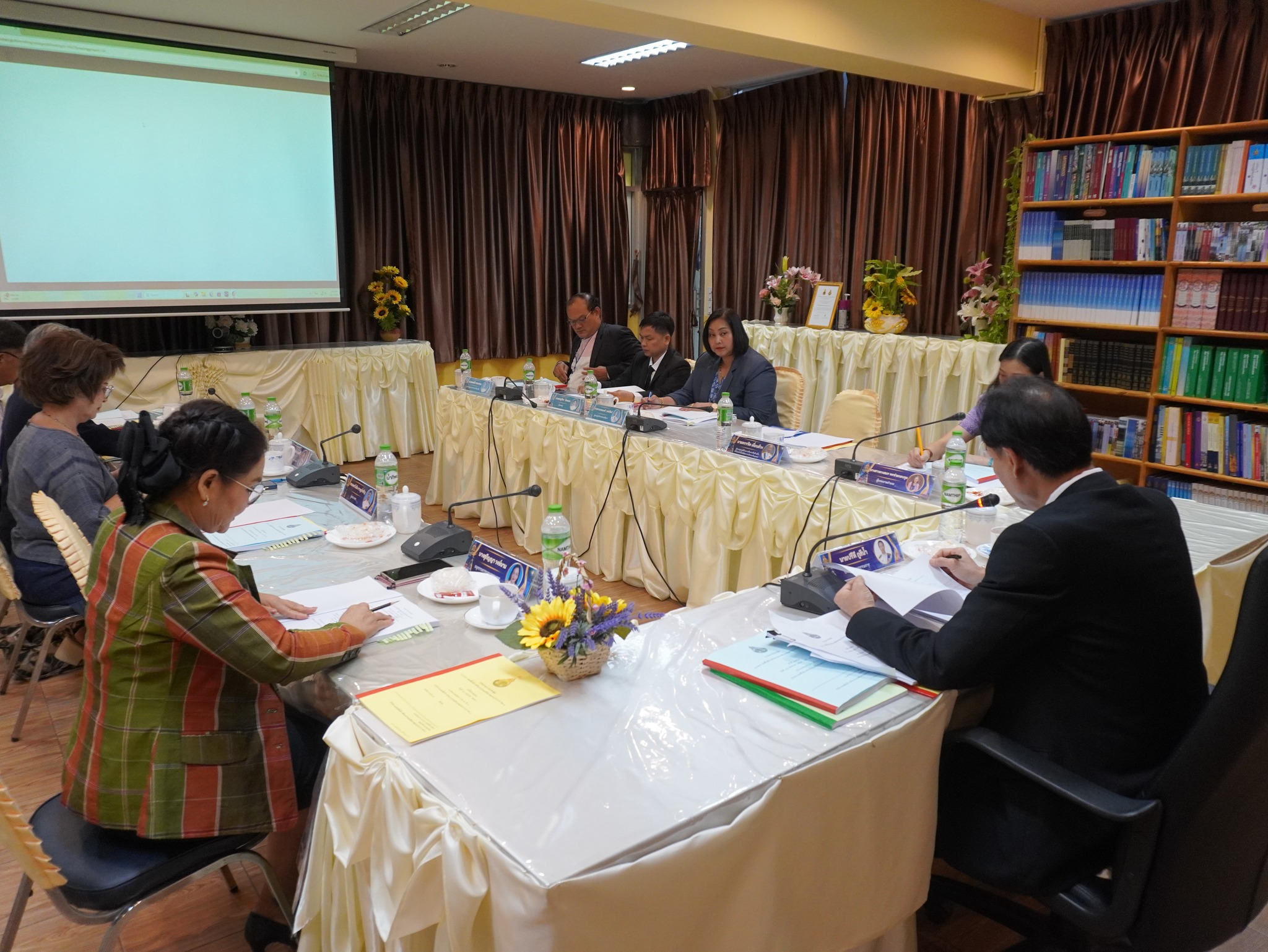 จัดประชุม อ.ก.ค.ศ. (25)