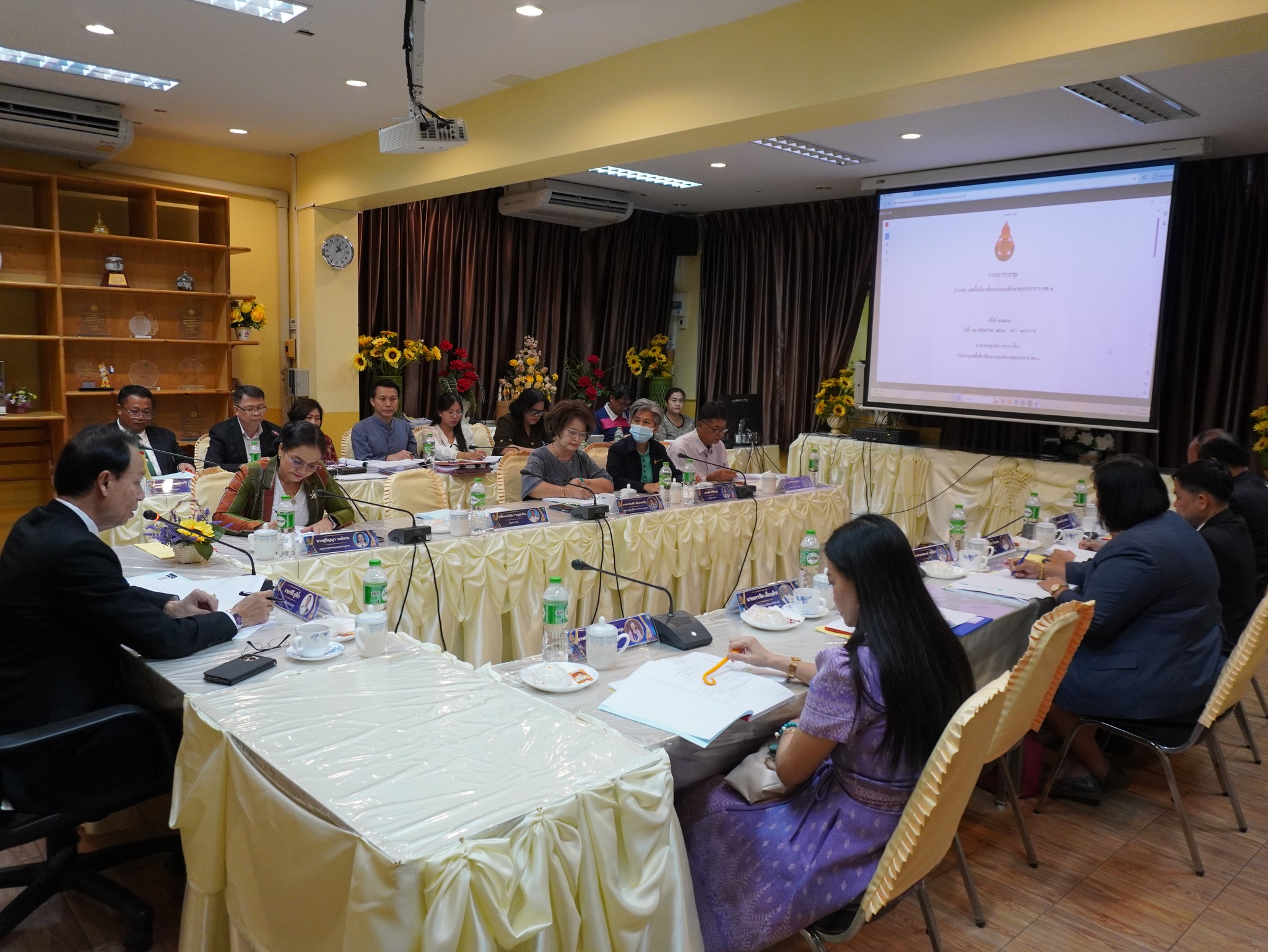 จัดประชุม อ.ก.ค.ศ. (4)
