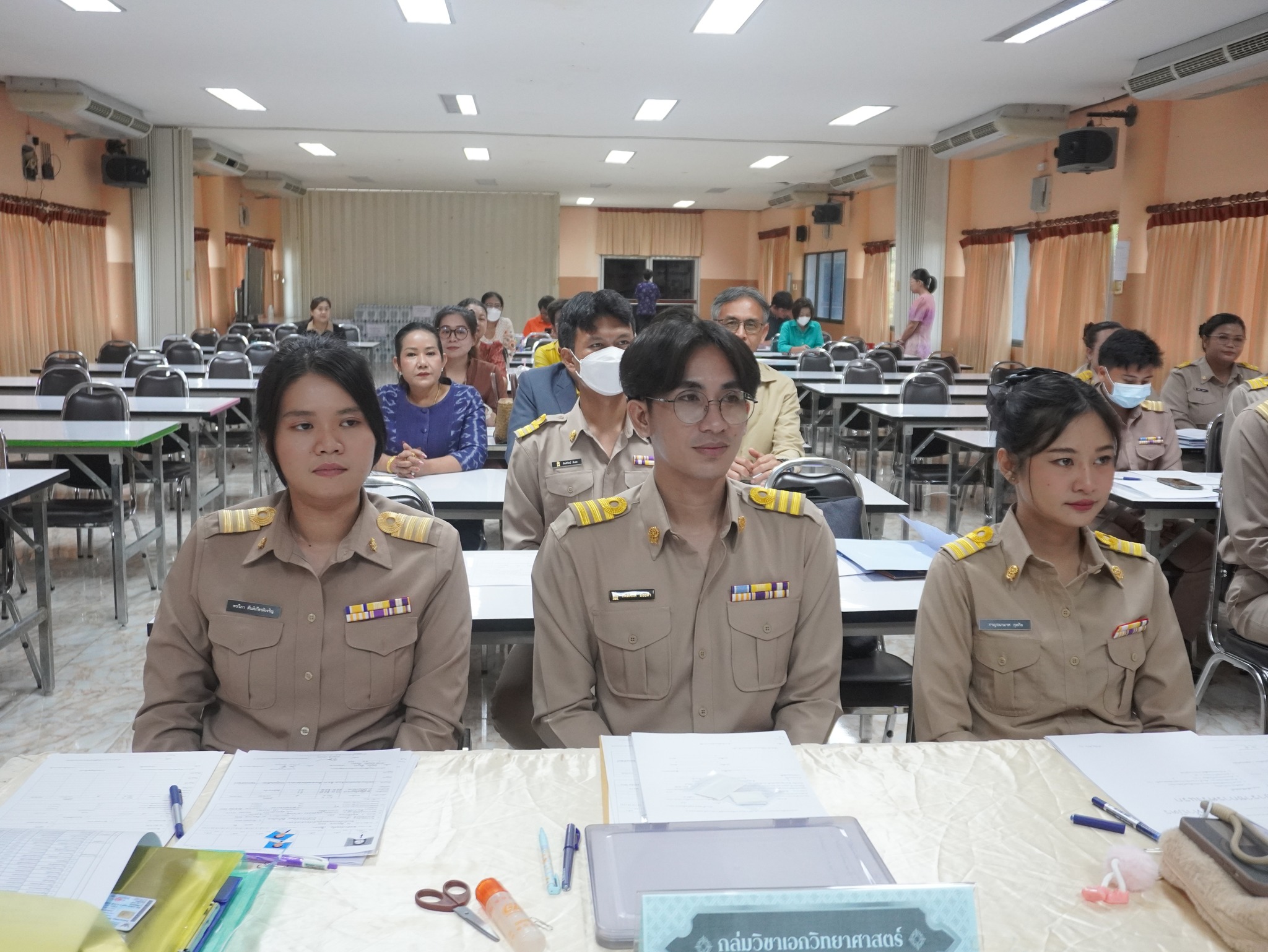 “ครูผู้ช่วย” (11)