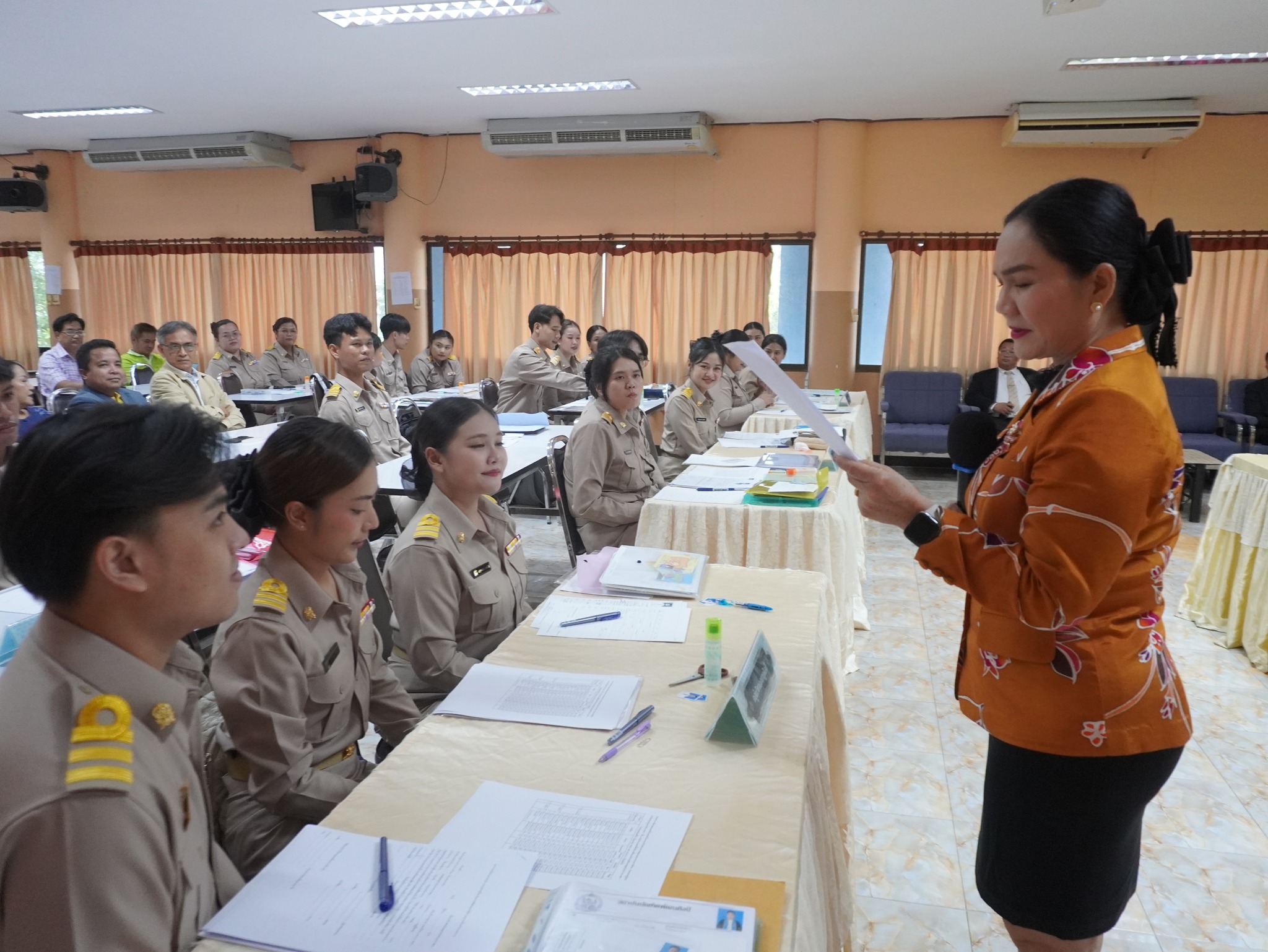 “ครูผู้ช่วย” (12)