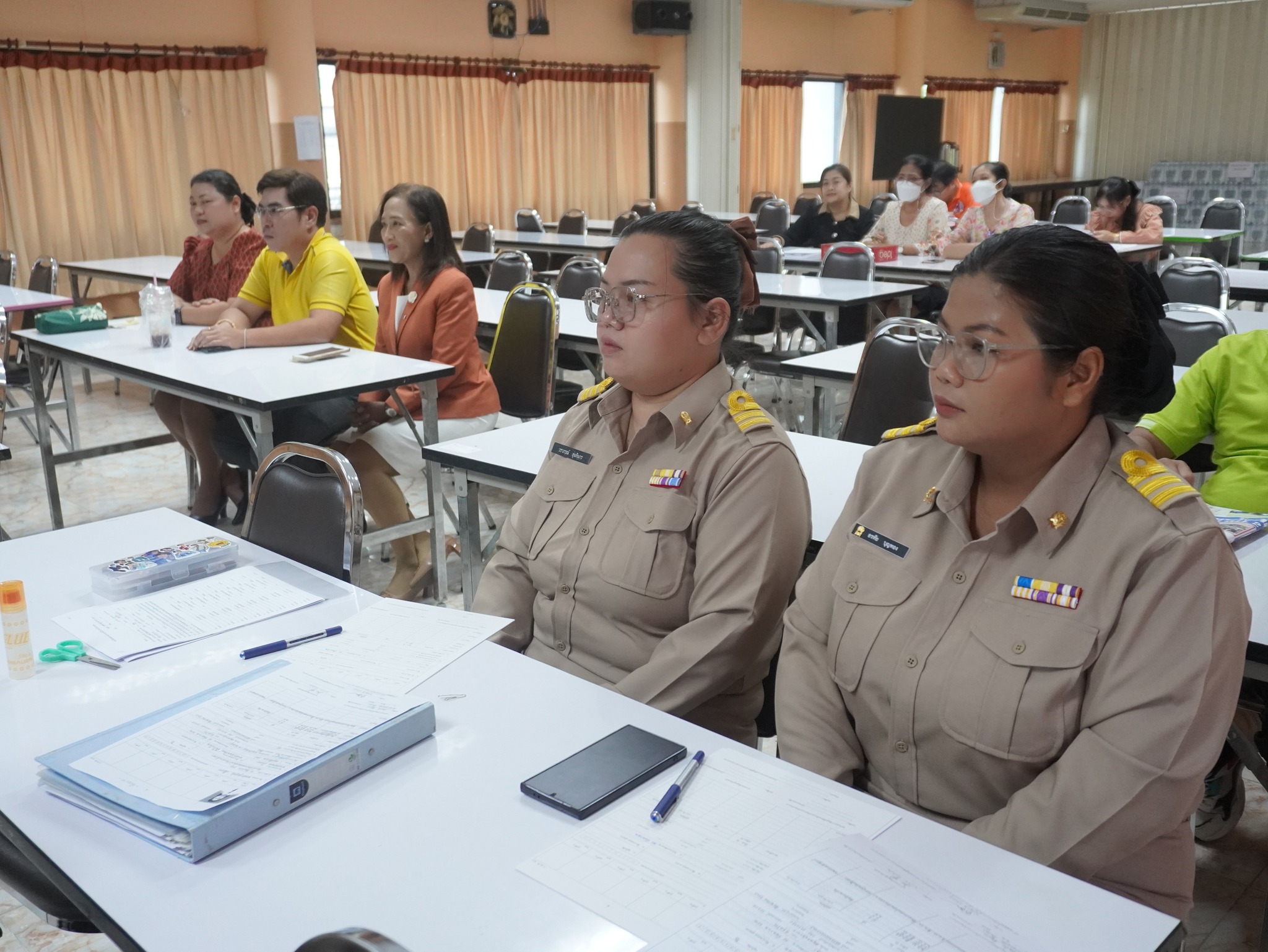 “ครูผู้ช่วย” (14)