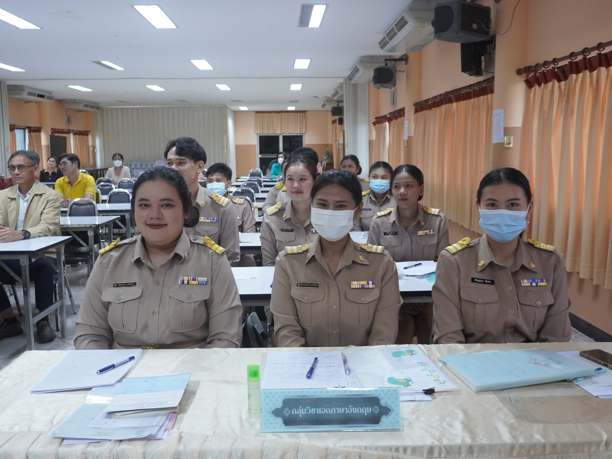 “ครูผู้ช่วย” (21)