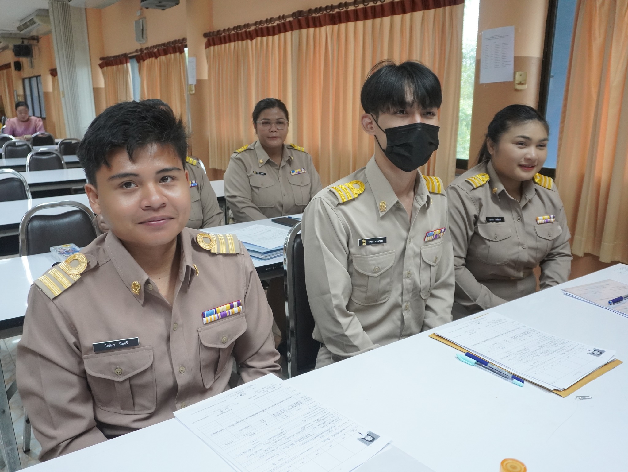 “ครูผู้ช่วย” (24)
