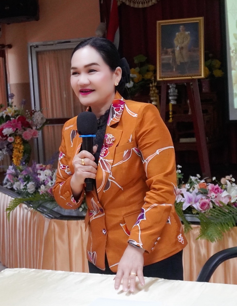 “ครูผู้ช่วย” (8)