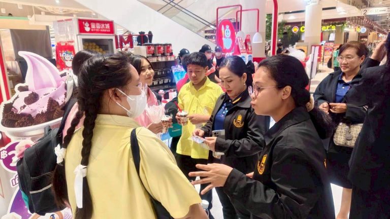 สพป.สมุทรปราการ เขต 1 ลงพื้นที่สร้างความปลอดภัย รับเทศกาลแห่งความรัก (11)