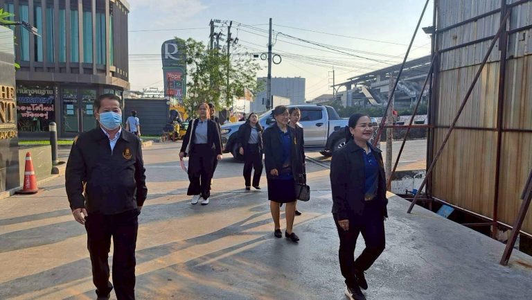 สพป.สมุทรปราการ เขต 1 ลงพื้นที่สร้างความปลอดภัย รับเทศกาลแห่งความรัก (12)