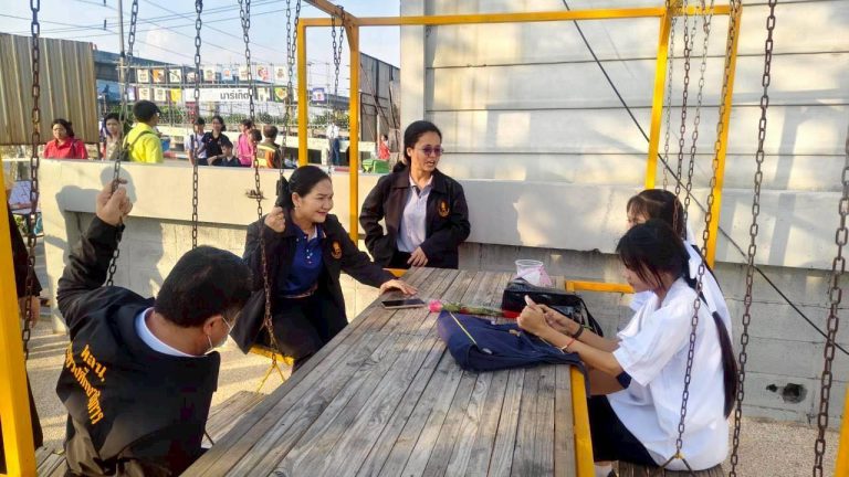 สพป.สมุทรปราการ เขต 1 ลงพื้นที่สร้างความปลอดภัย รับเทศกาลแห่งความรัก (13)