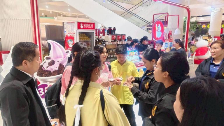 สพป.สมุทรปราการ เขต 1 ลงพื้นที่สร้างความปลอดภัย รับเทศกาลแห่งความรัก (6)
