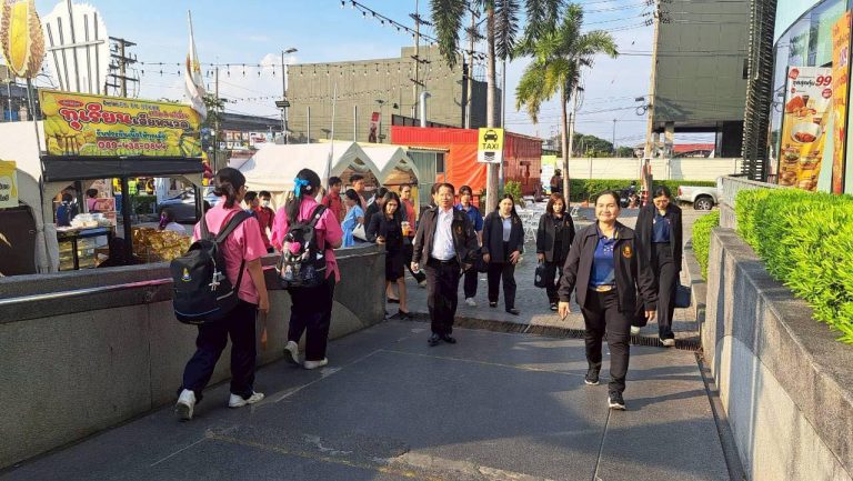 สพป.สมุทรปราการ เขต 1 ลงพื้นที่สร้างความปลอดภัย รับเทศกาลแห่งความรัก (9)